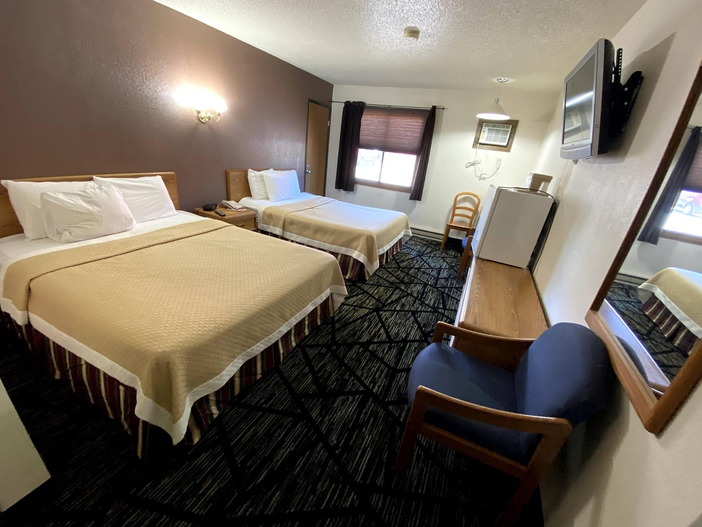 Woodlands Inn & Suites