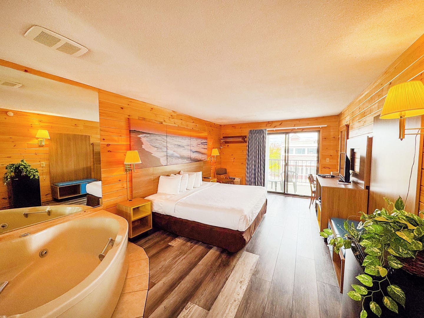 Days Inn by Wyndham Mackinaw City - Lakeview