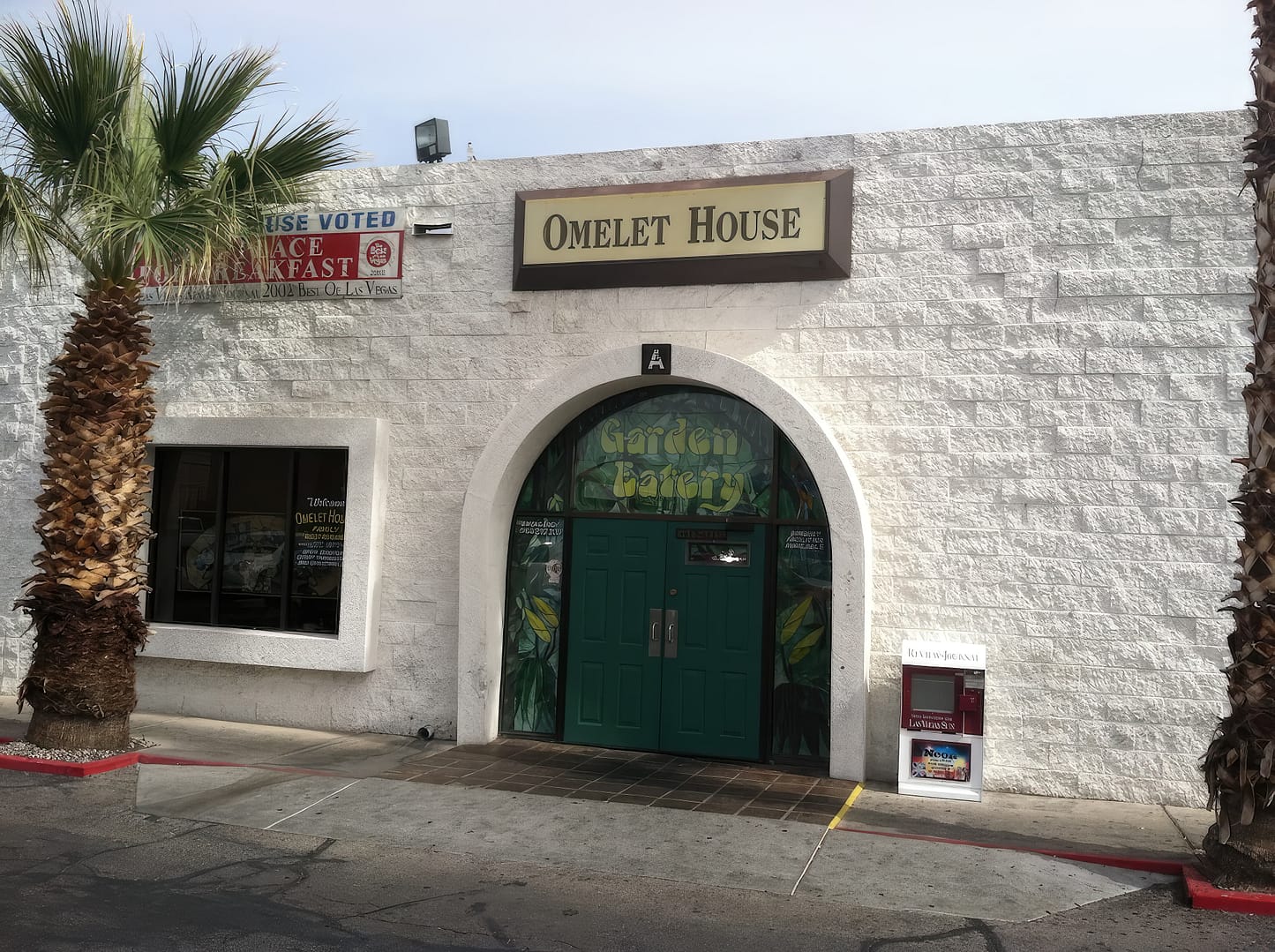 Omelet House Las Vegas exterior