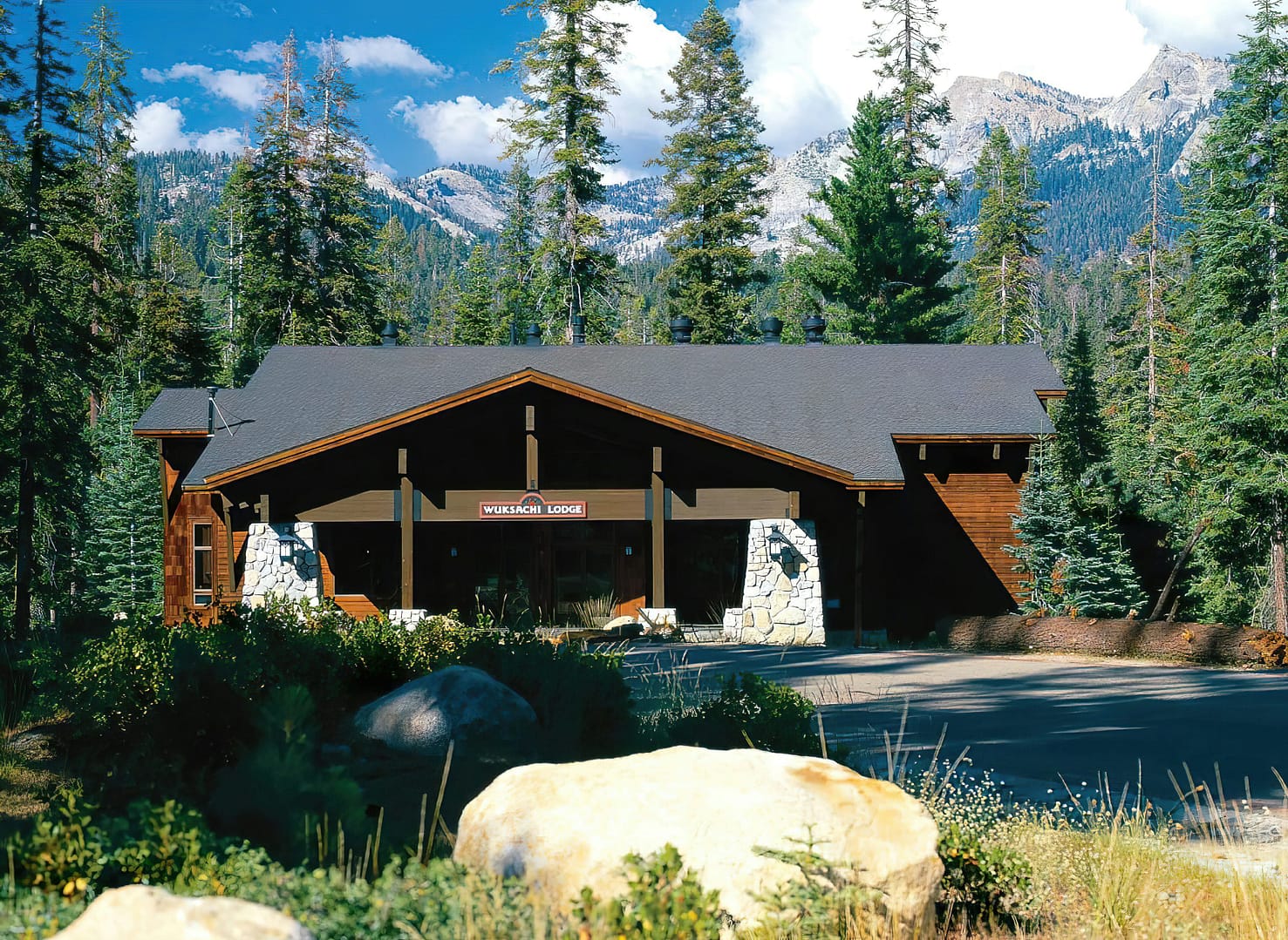 Building view of Wuksachi Lodge