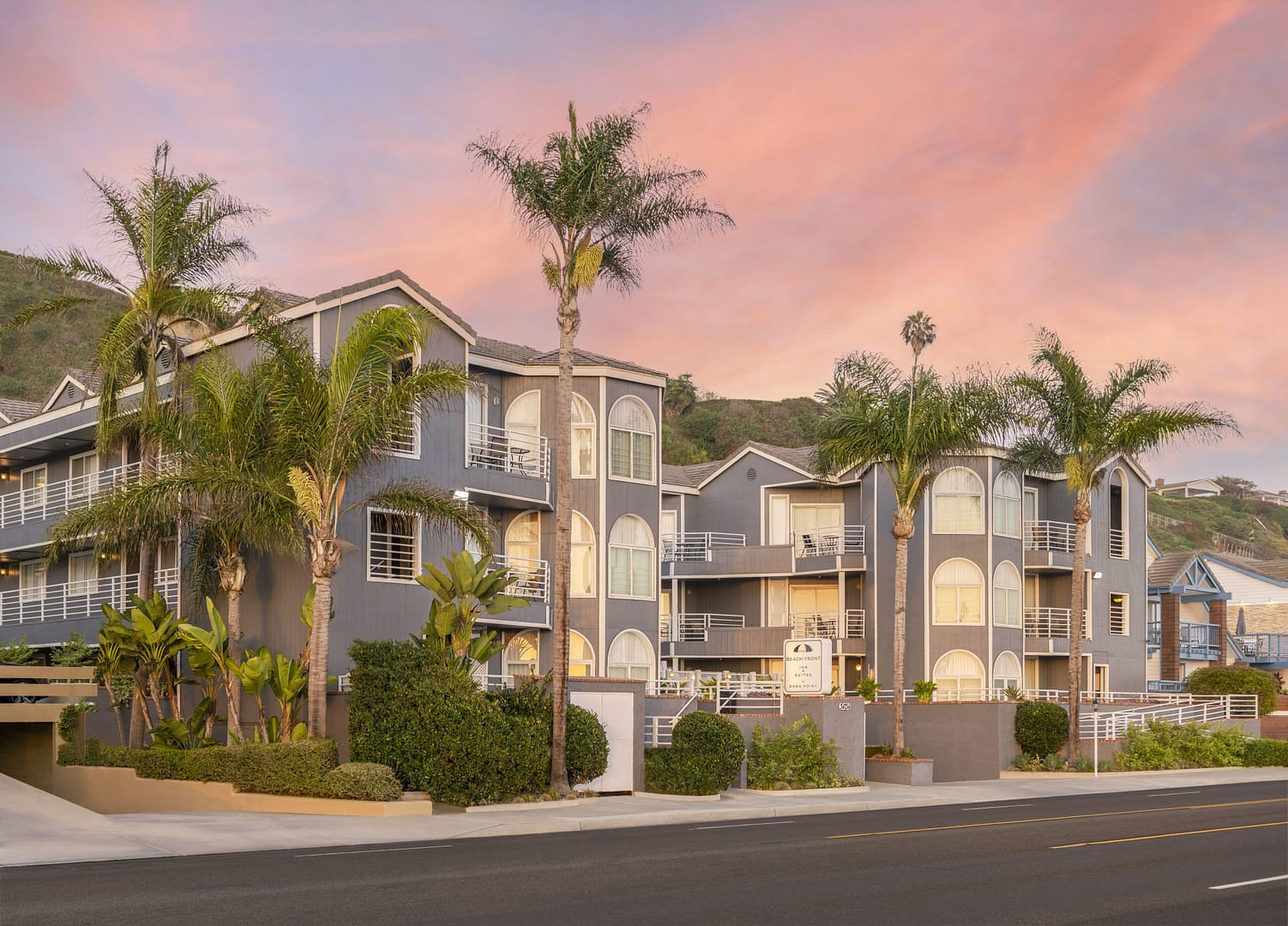 Building view of Beachfront Inn and Suites at Dana Point