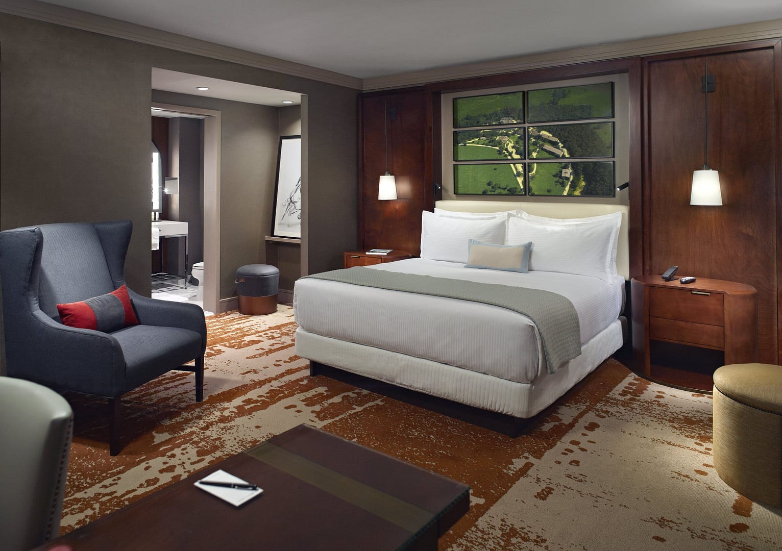 Bedroom view of Omni Louisville Hotel