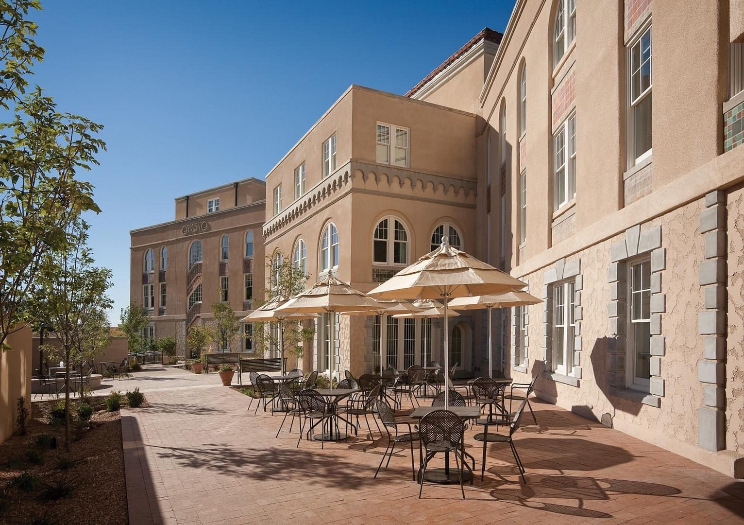 Patio view of Hotel Parq Central