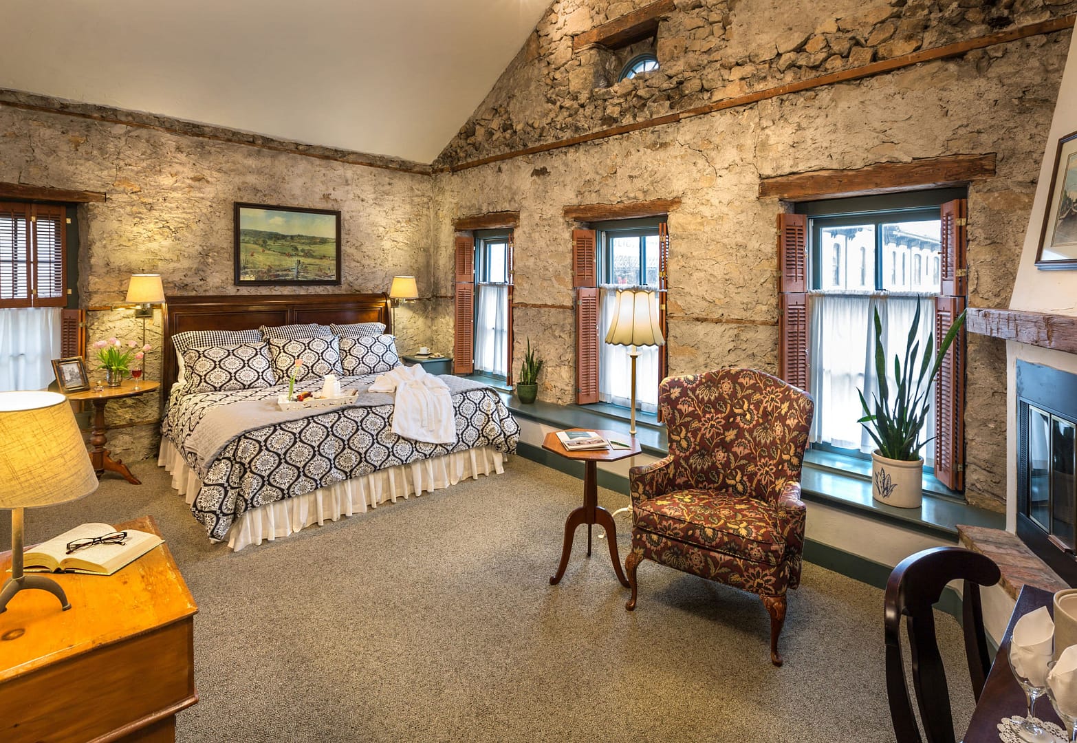 Bedroom view of Washington House Inn