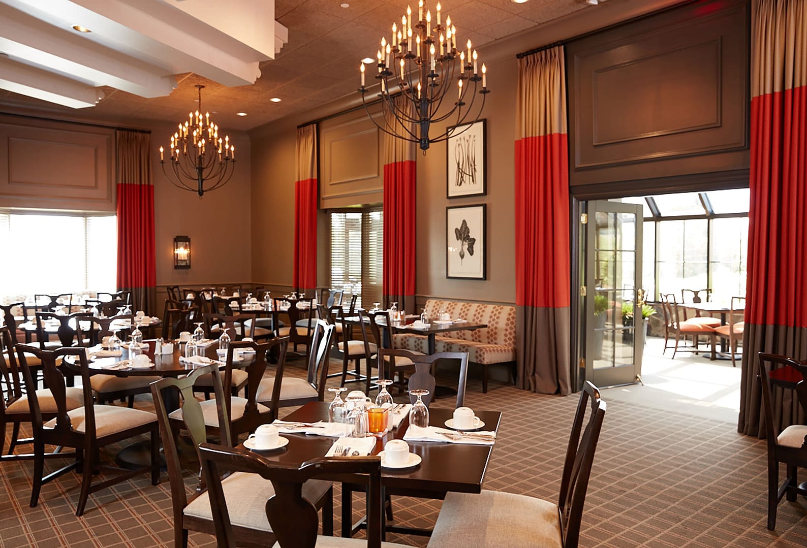 Restaurant view of Ethan Allen Hotel