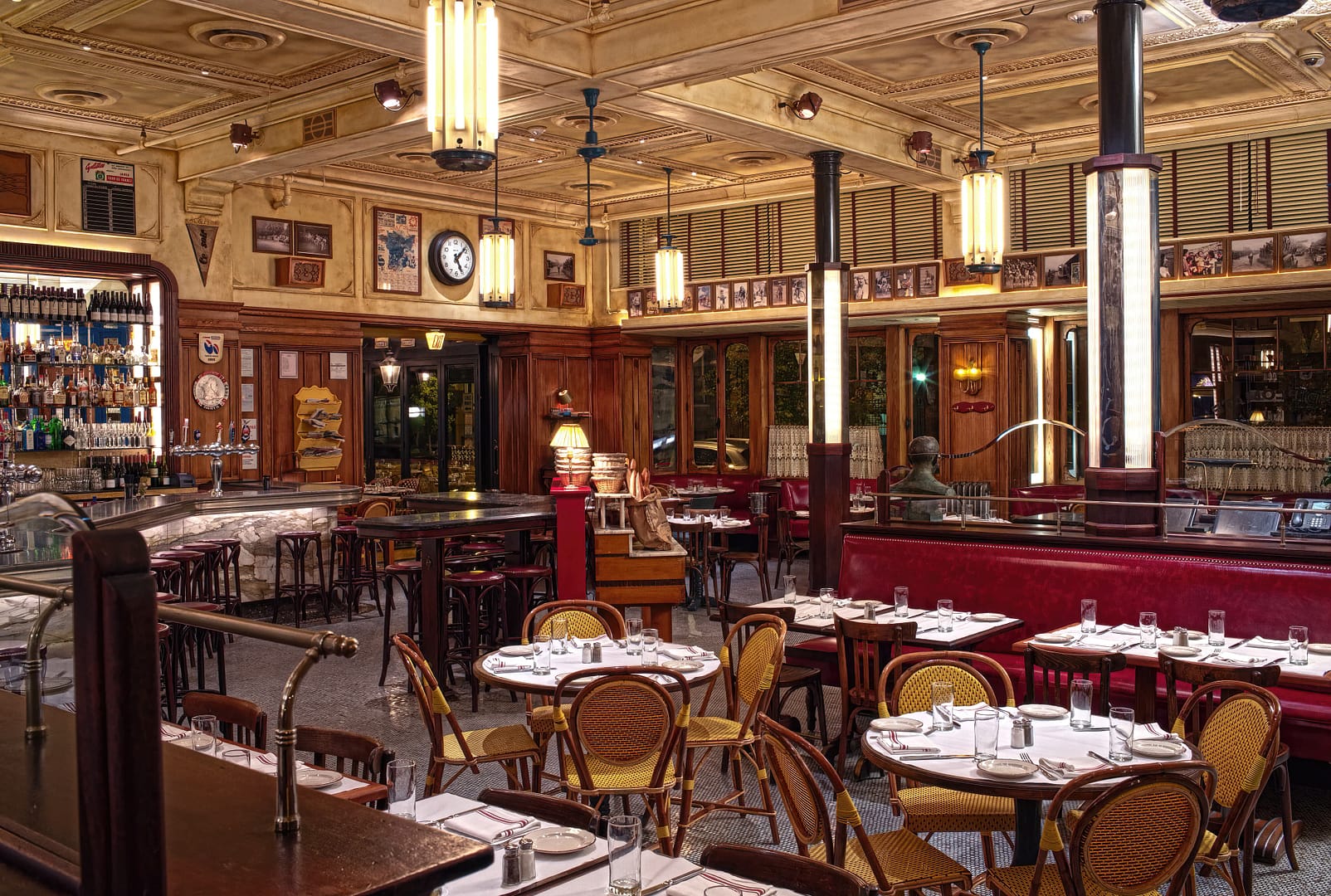 Le Diplomate interior