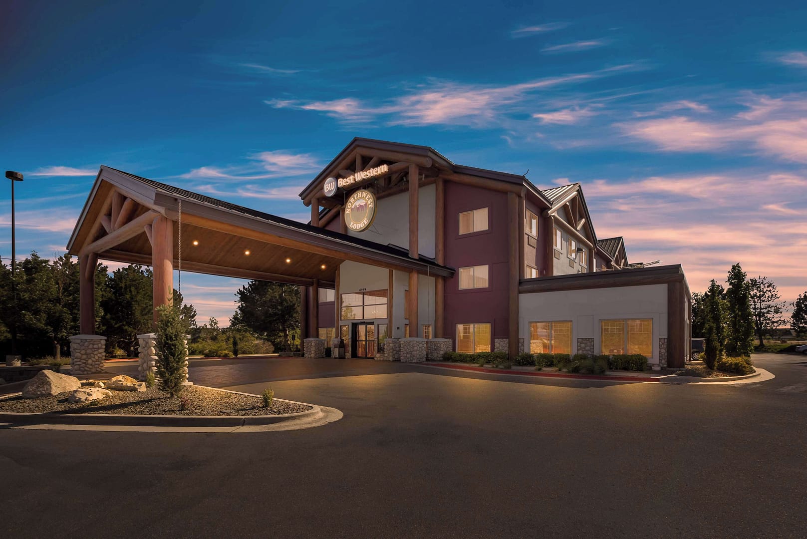 Building view of Best Western Northwest Lodge