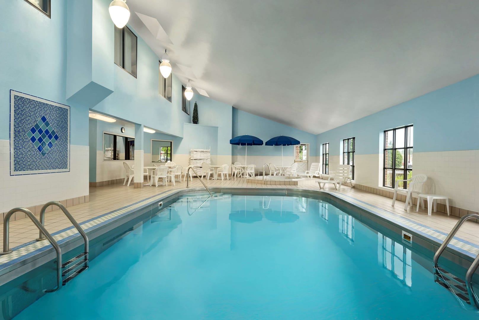 Pool view of Country Inn & Suites by Radisson, Fargo, ND