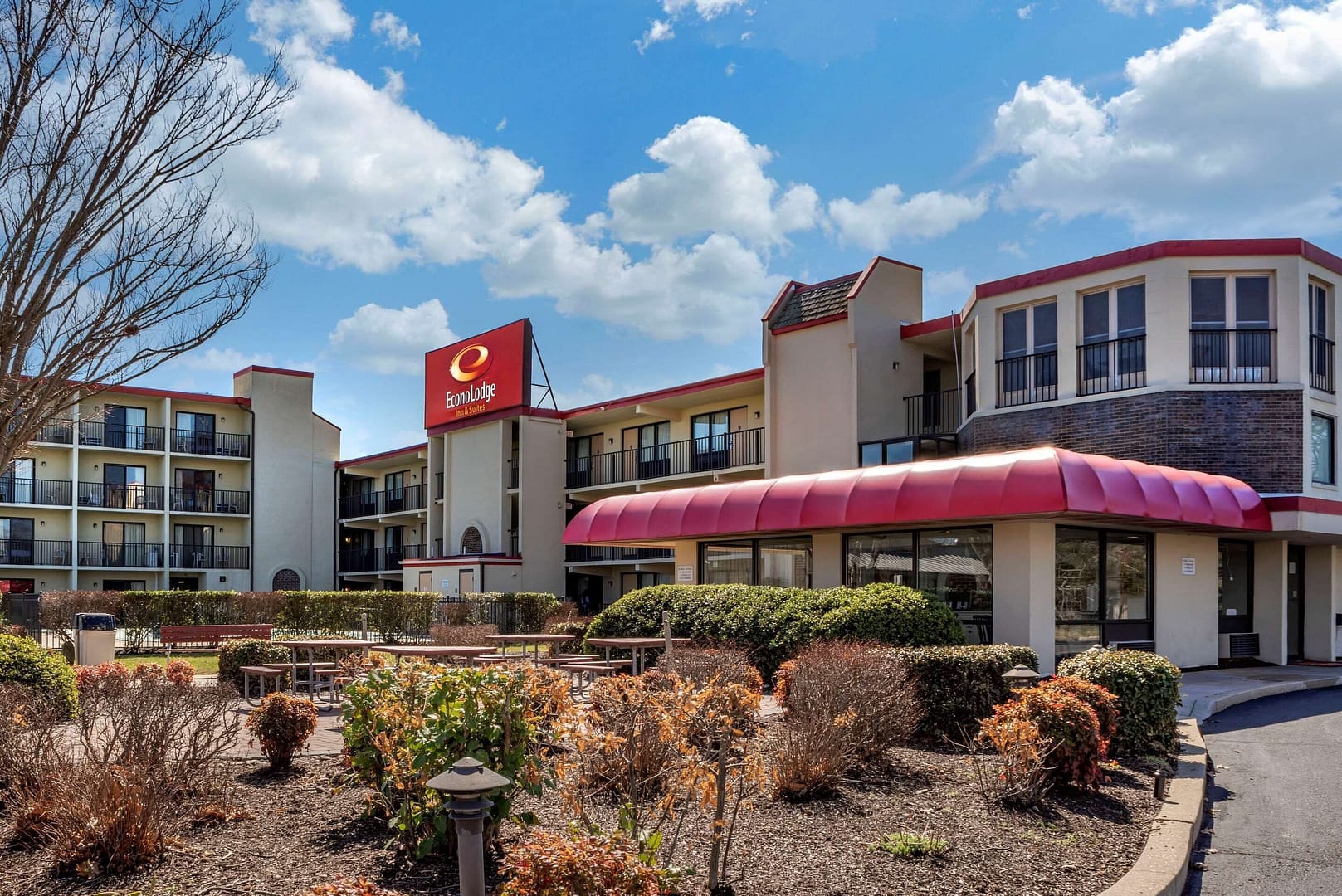 Building view of Econo Lodge Inn and Suites Rehoboth Beach