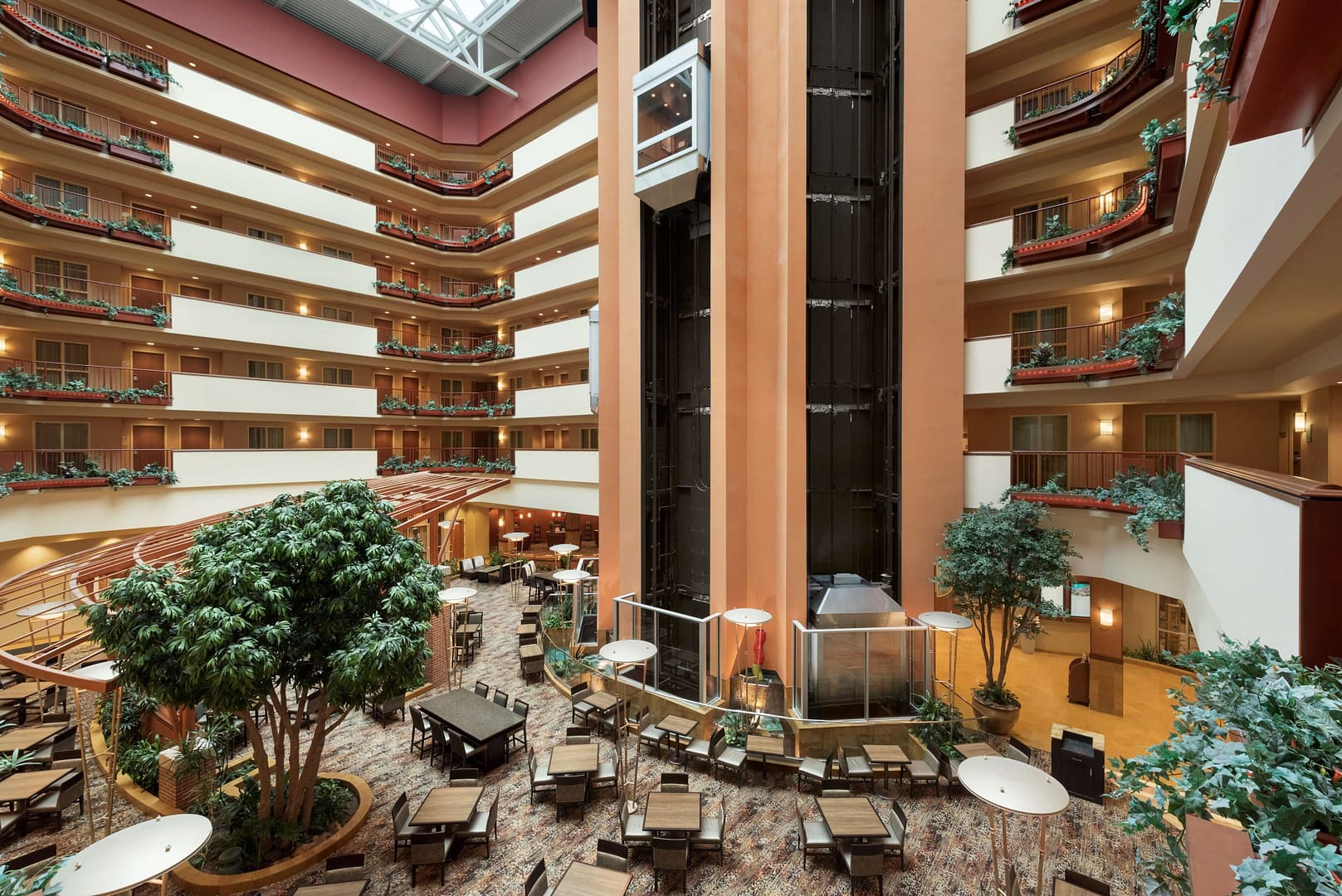 Lobby view of Embassy Suites by Hilton Omaha La Vista Hotel & Conference Center