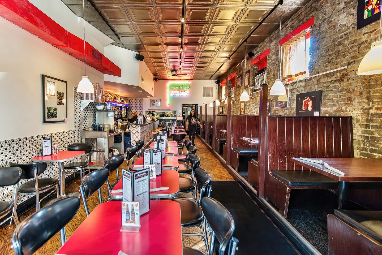 The Chicago Diner Lakeview interior