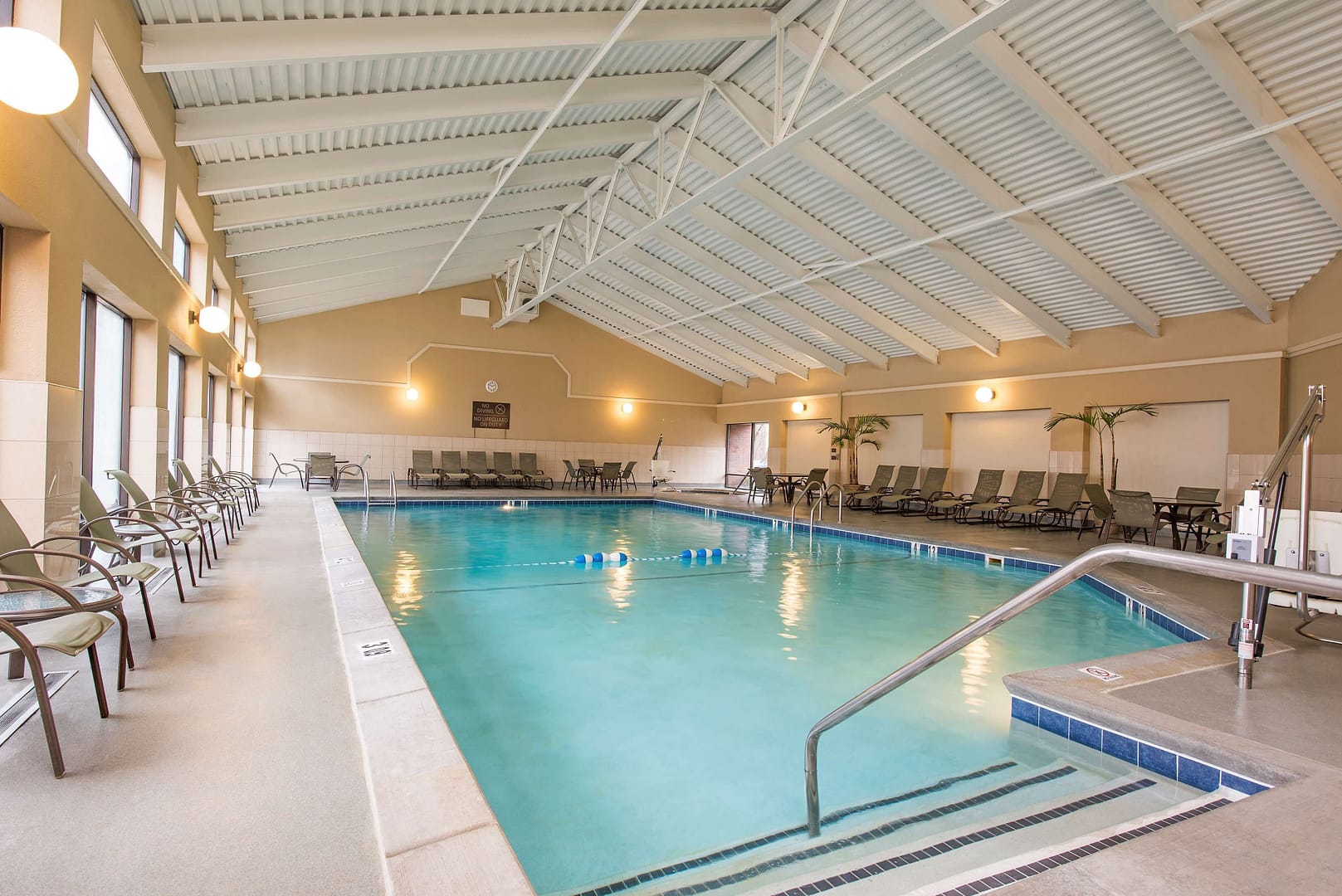 DoubleTree by Hilton Grand Rapids Airport