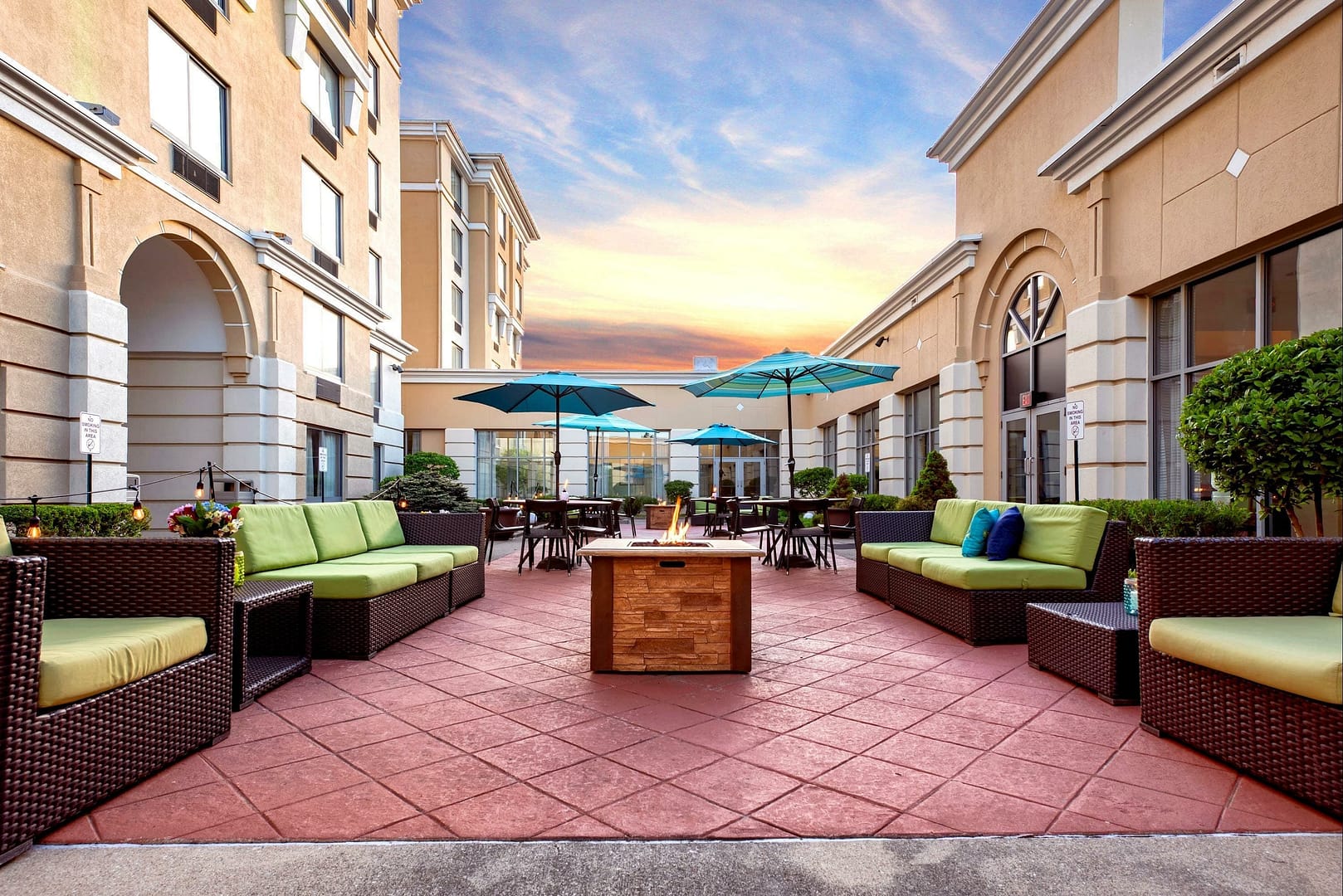 Patio view of Holiday Inn Indianapolis Carmel