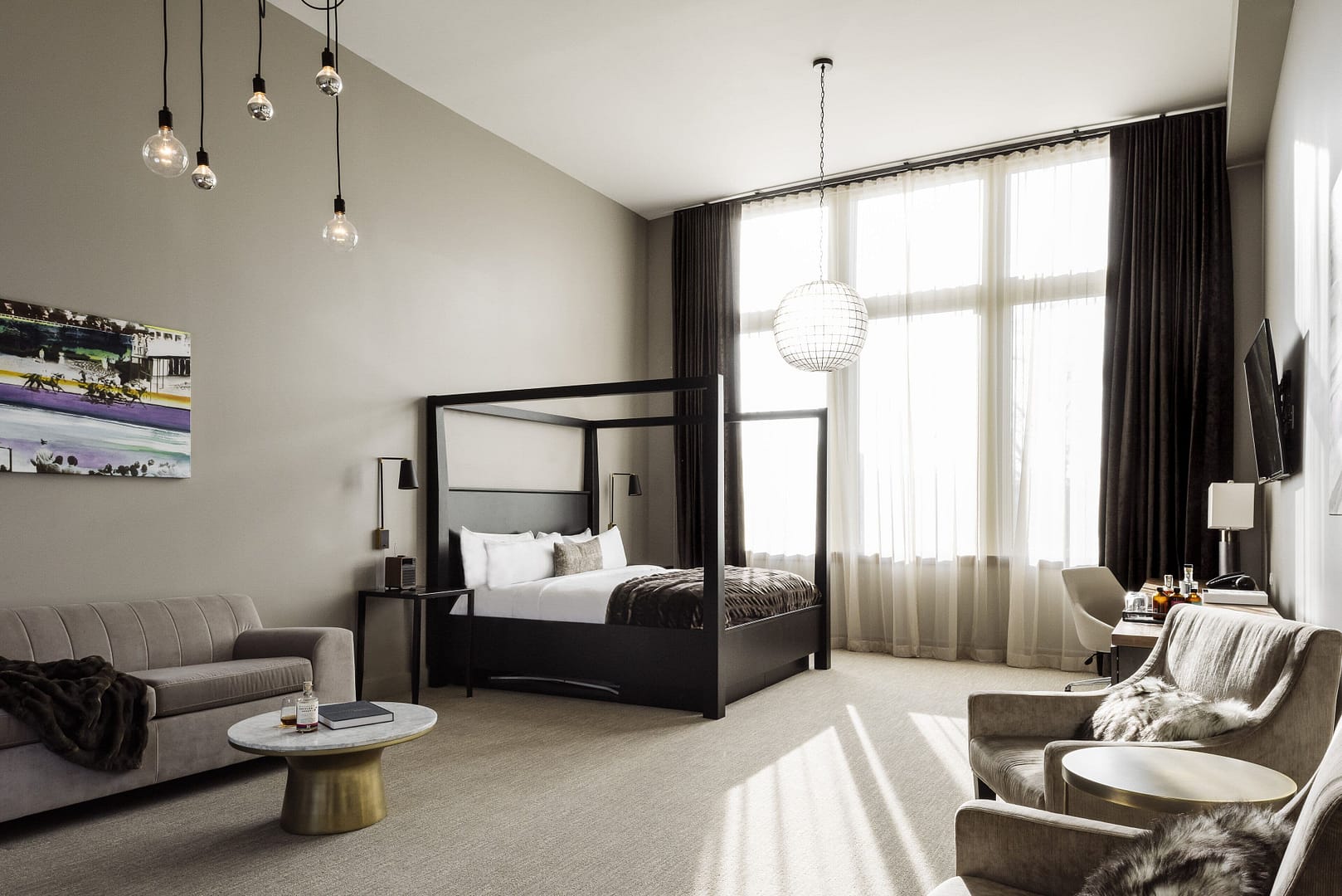 Bedroom view of Hotel Covington Cincinnati Riverfront