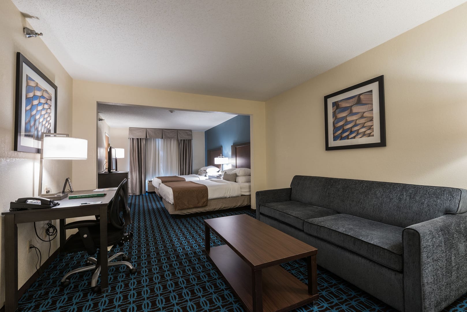 Bedroom view of Wingate by Wyndham Schaumburg