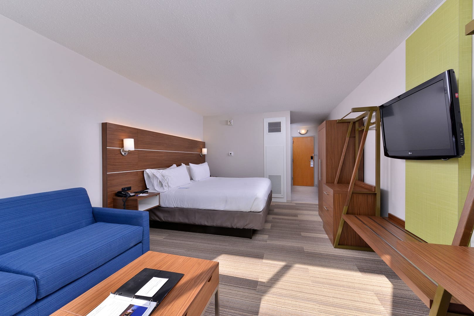 Bedroom view of Holiday Inn Express & Suites Springfield, an IHG Hotel