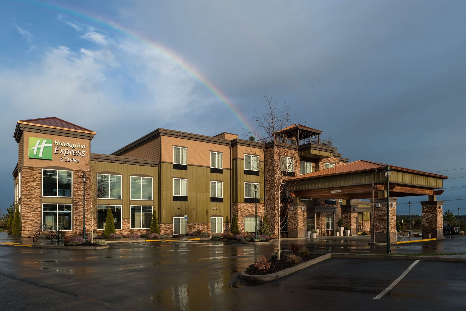 Building view of Holiday Inn Express Hotel & Suites North Sequim, an IHG Hotel