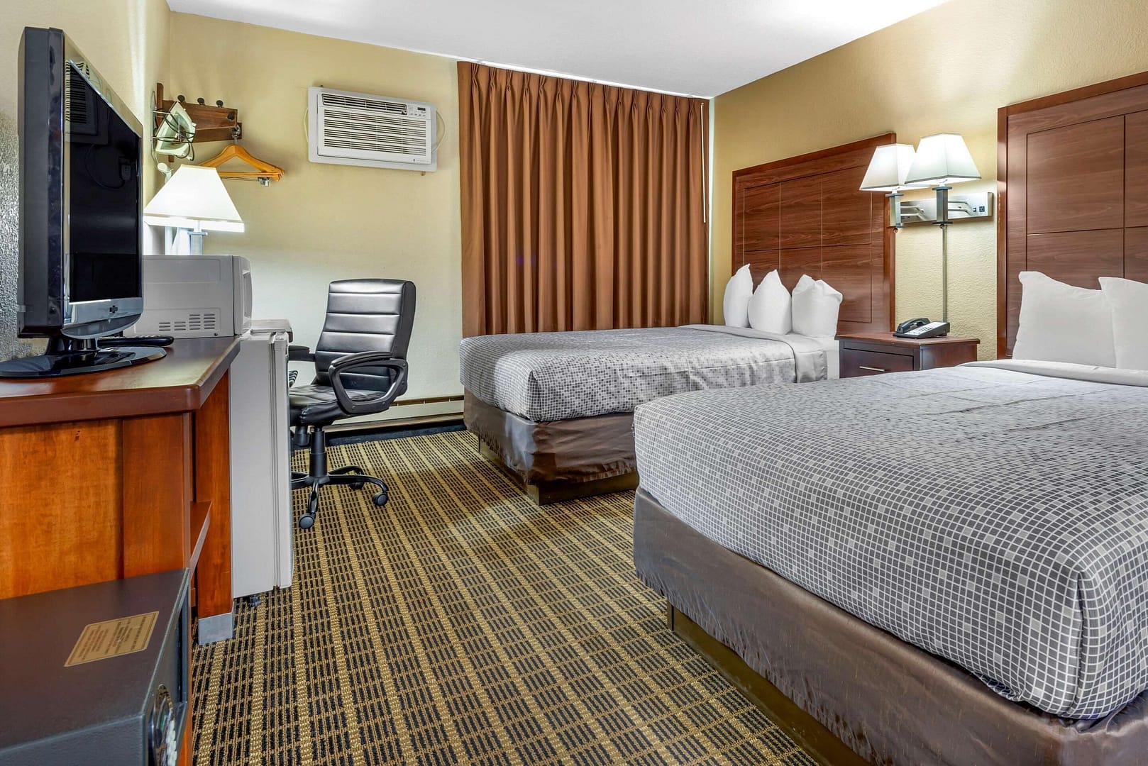 Bedroom view of Econo Lodge