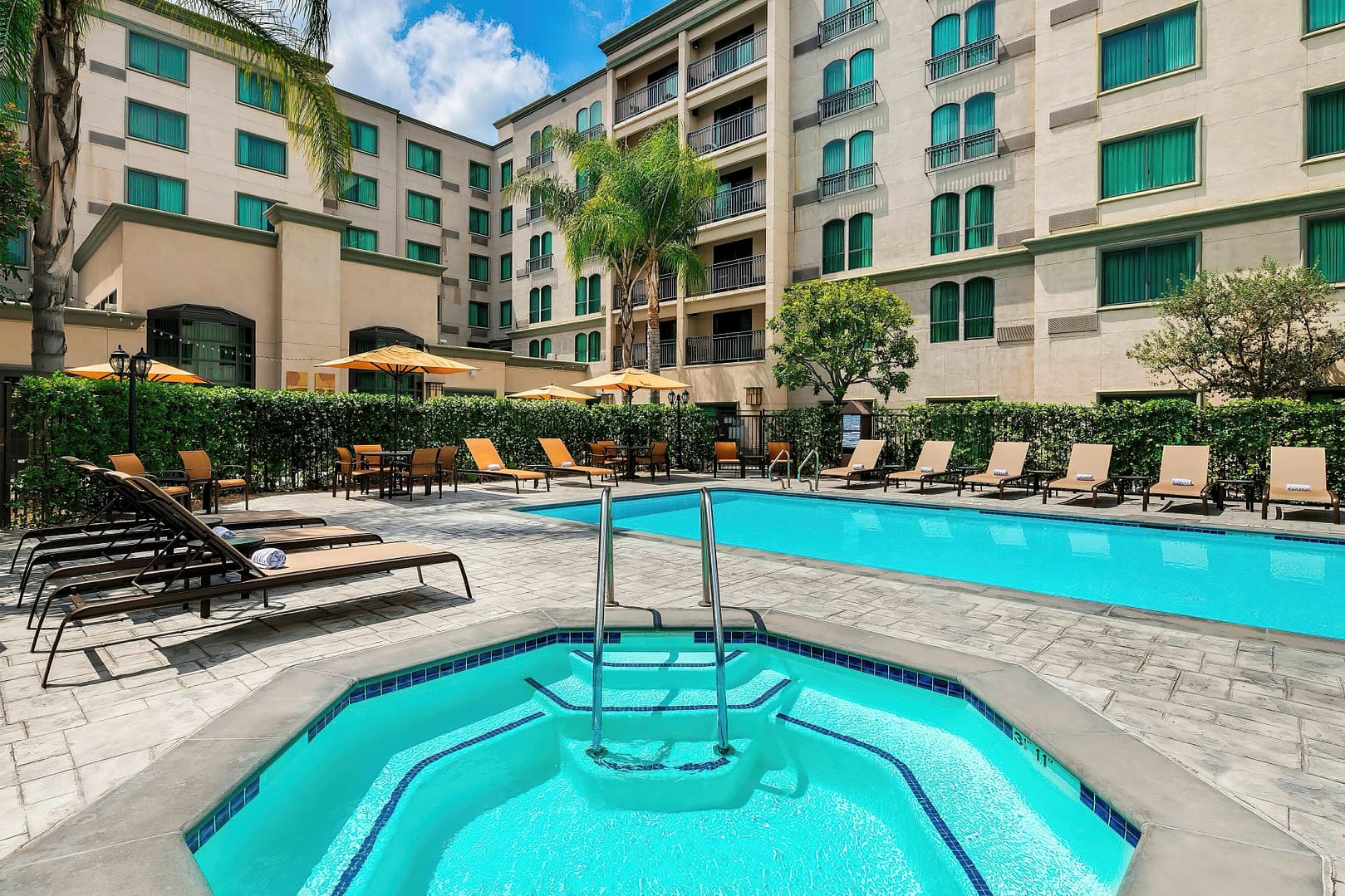 Pool view of Courtyard Los Angeles Pasadena/Old Town