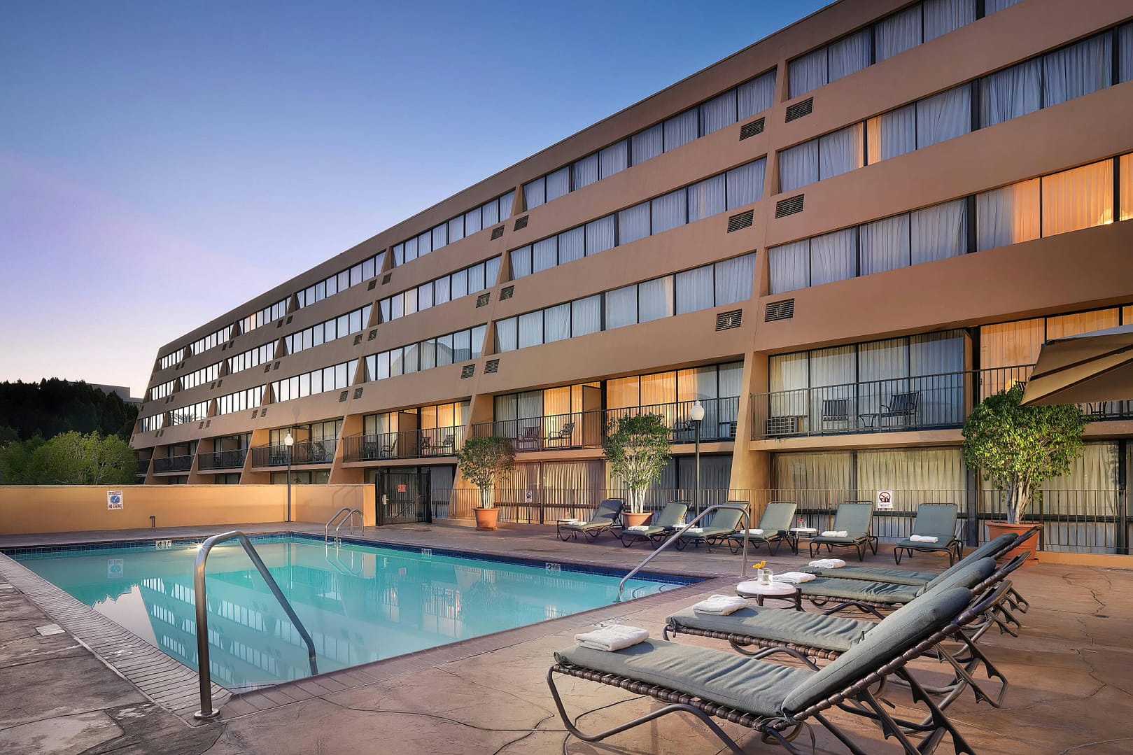 Pool view of Hotel Dena, Pasadena Los Angeles, a Tribute Portfolio Hotel