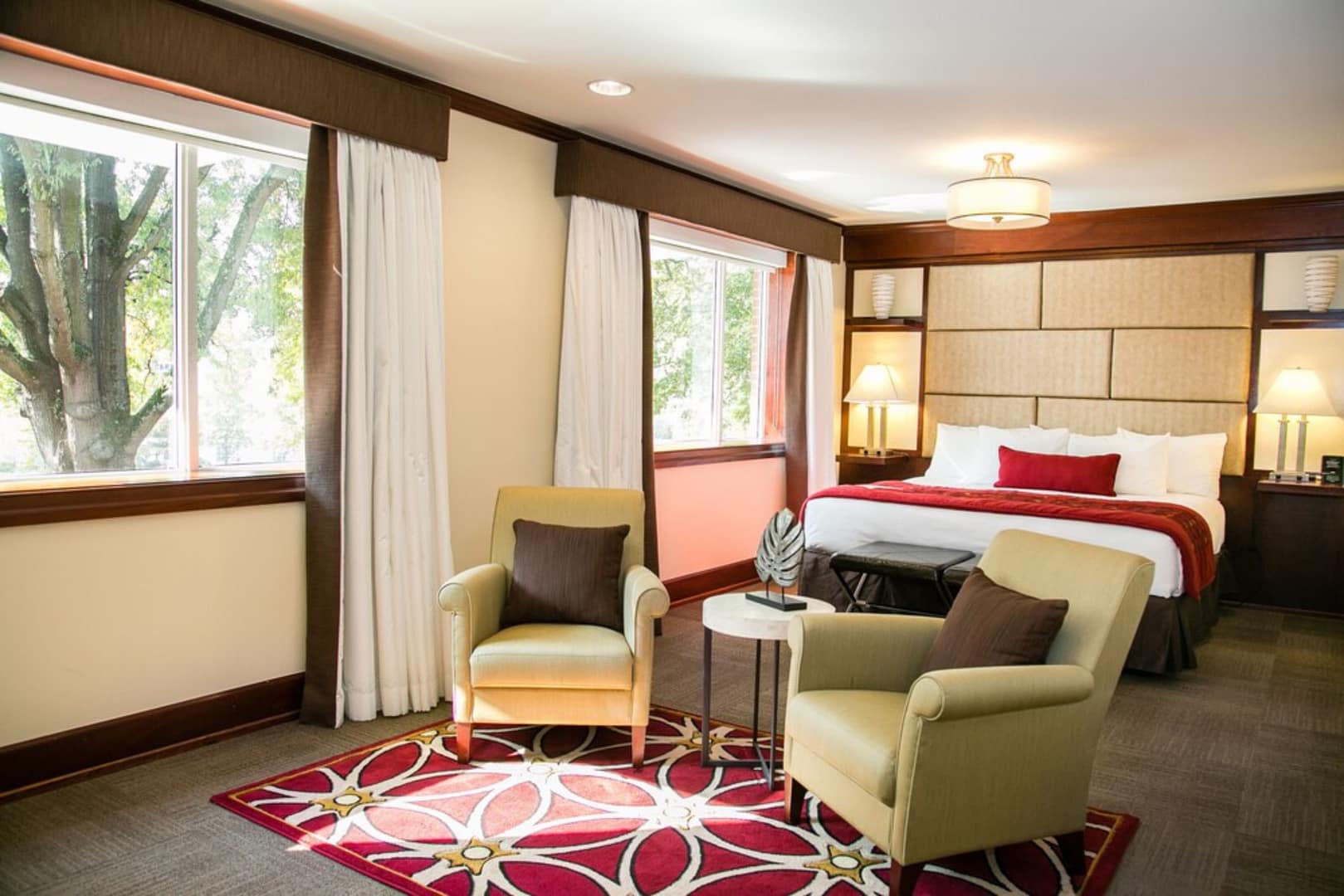 Bedroom view of University of Georgia Center for Continuing Education & Hotel