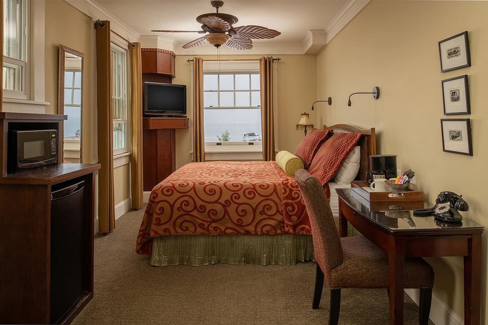 Bedroom view of Hotel Elliott Astoria