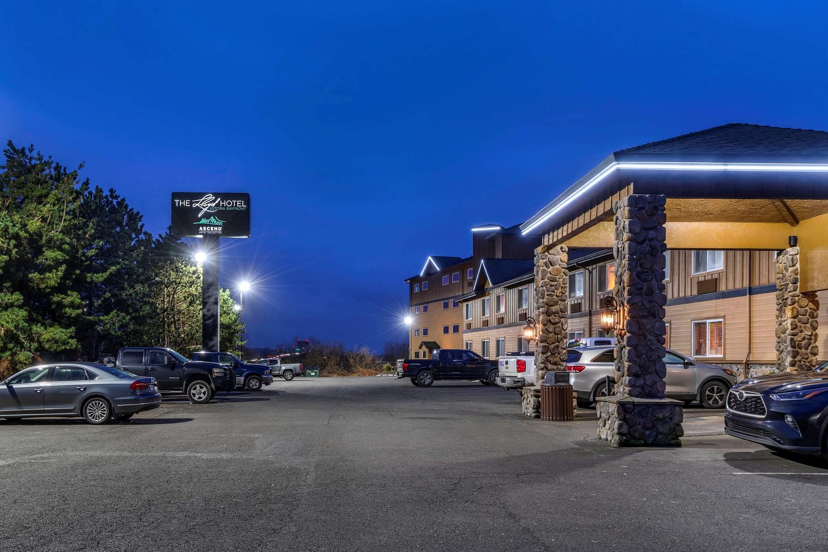Building view of Lloyd Hotel Astoria Bayfront, Ascend Hotel Collection