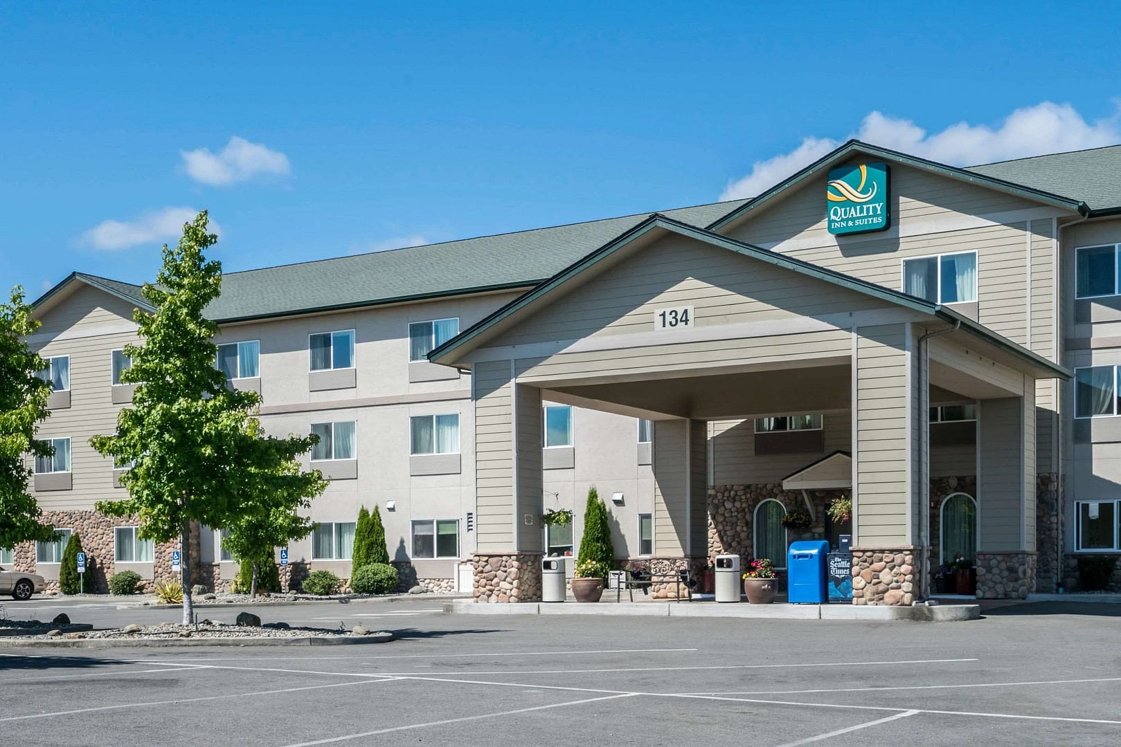 Building view of Quality Inn and Suites Sequim at Olympic National Park