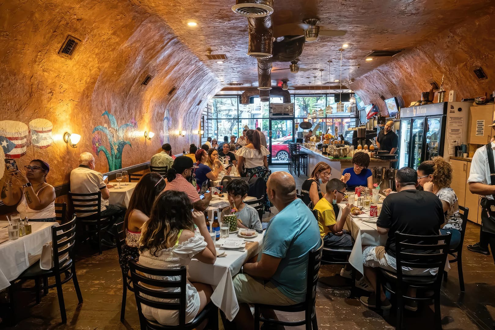 Mofongo Restaurant Calle 8 interior