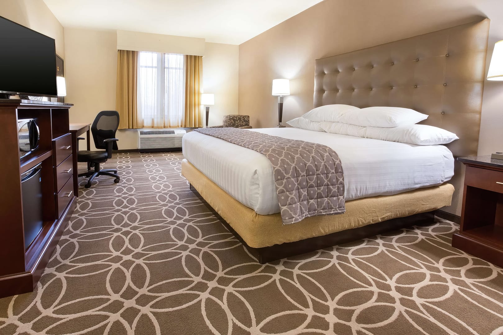 Bedroom view of Drury Inn & Suites Louisville North