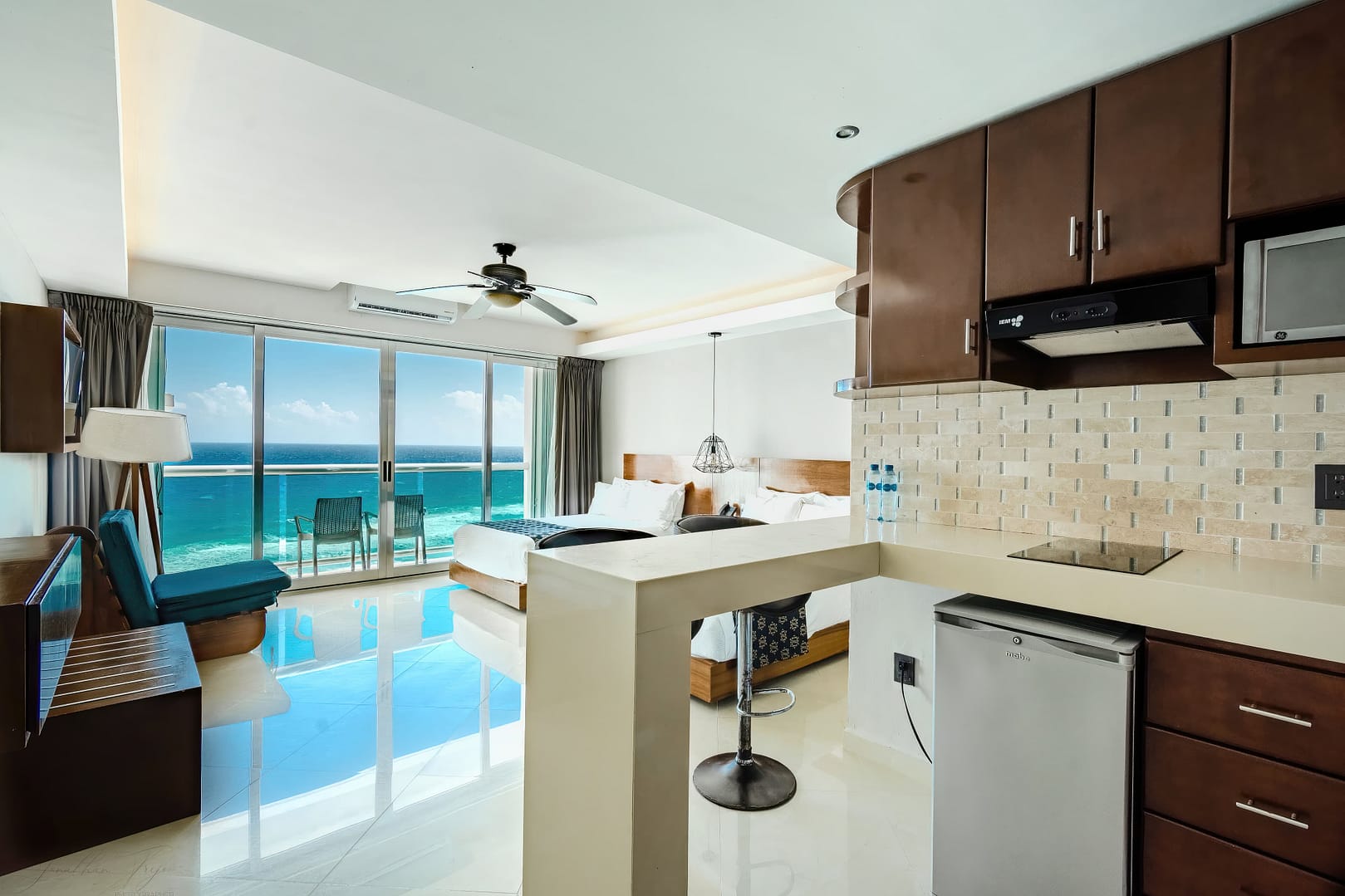 Bedroom with a kitchenette view of Hotel Ocean Dream Cancun