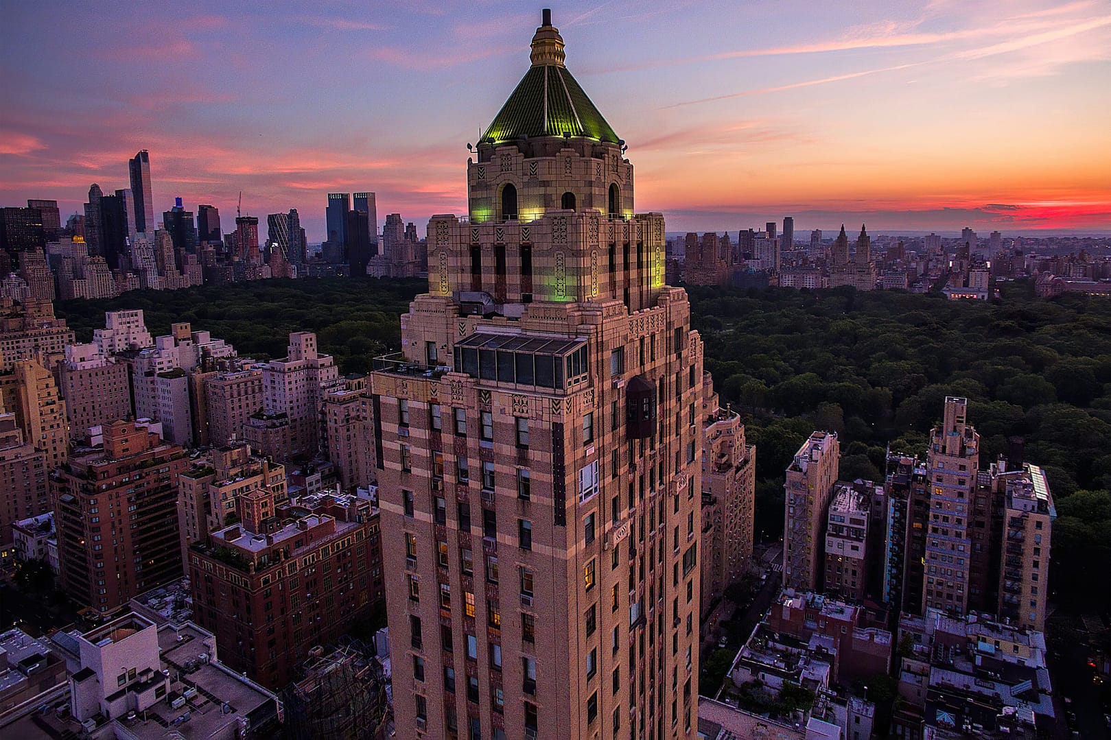 Outside view of The Carlyle, A Rosewood Hotel