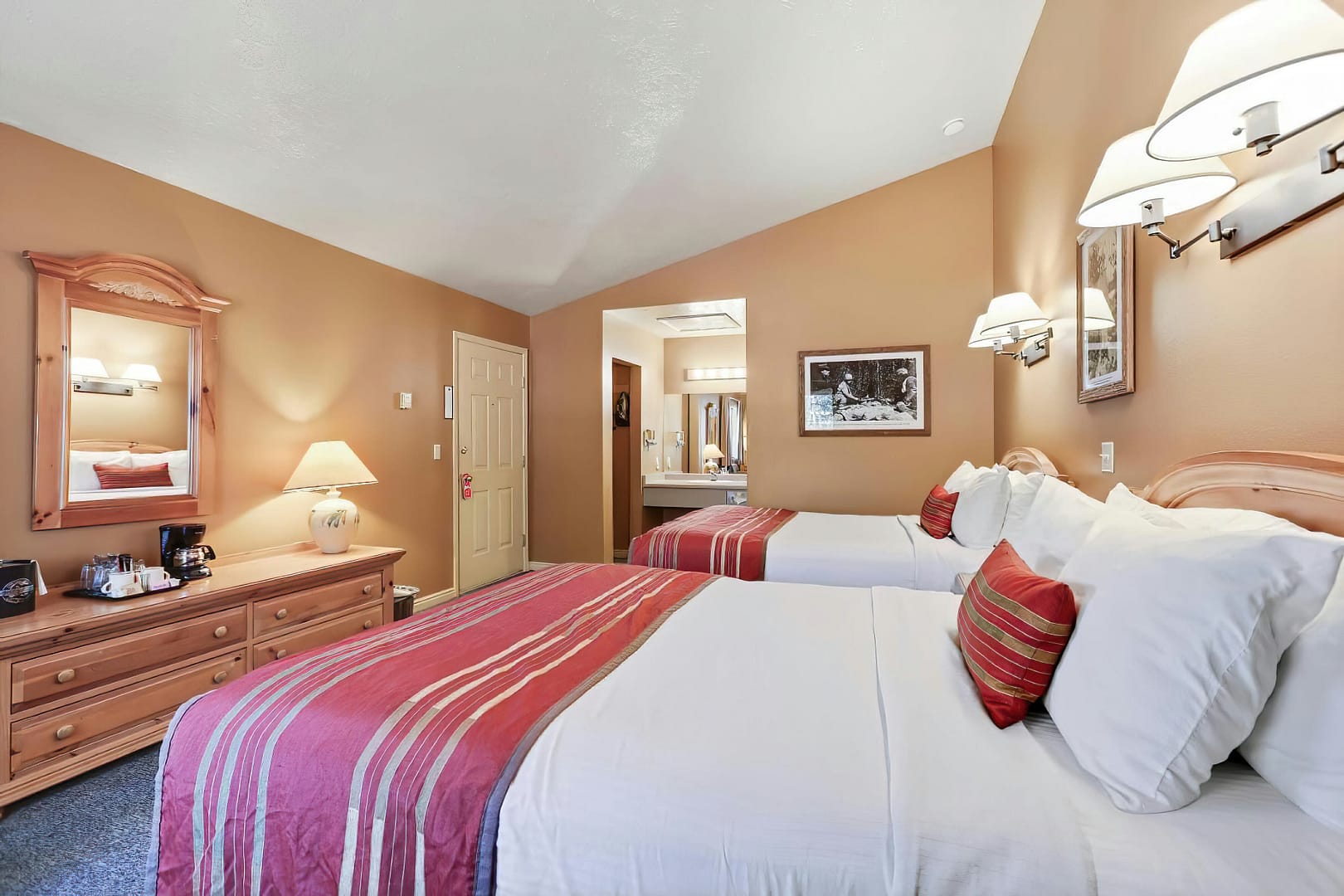 Bedroom view of Headwaters Lodge & Cabins at Flagg Ranch