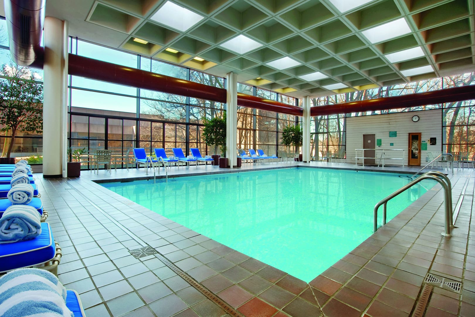 Pool view of DoubleTree by Hilton Hotel Kansas City - Overland Park
