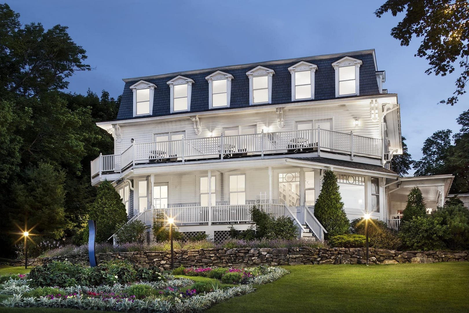 Building view of Camden Harbour Inn