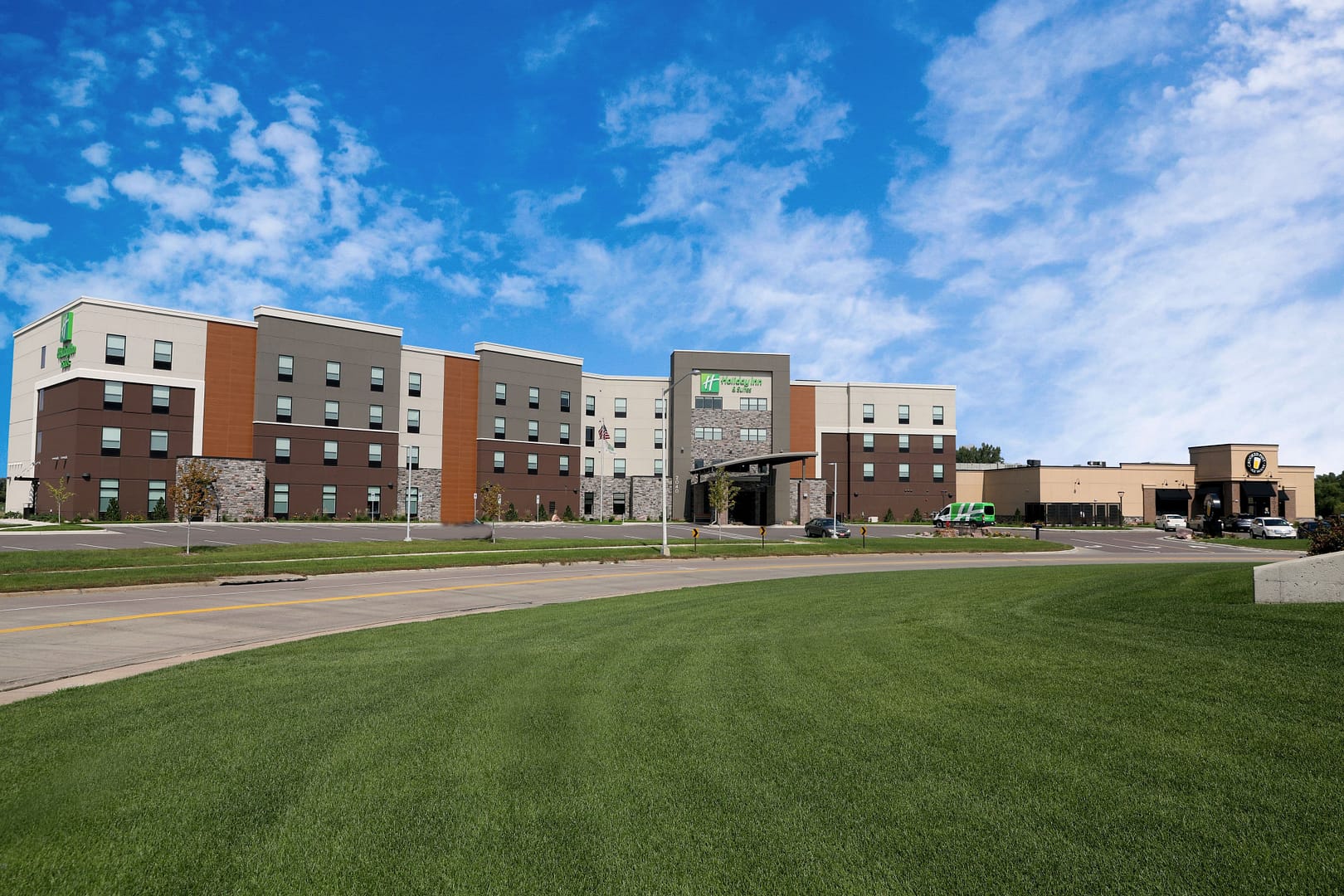Building view of Holiday Inn & Suites Sioux Falls - Airport, an IHG Hotel