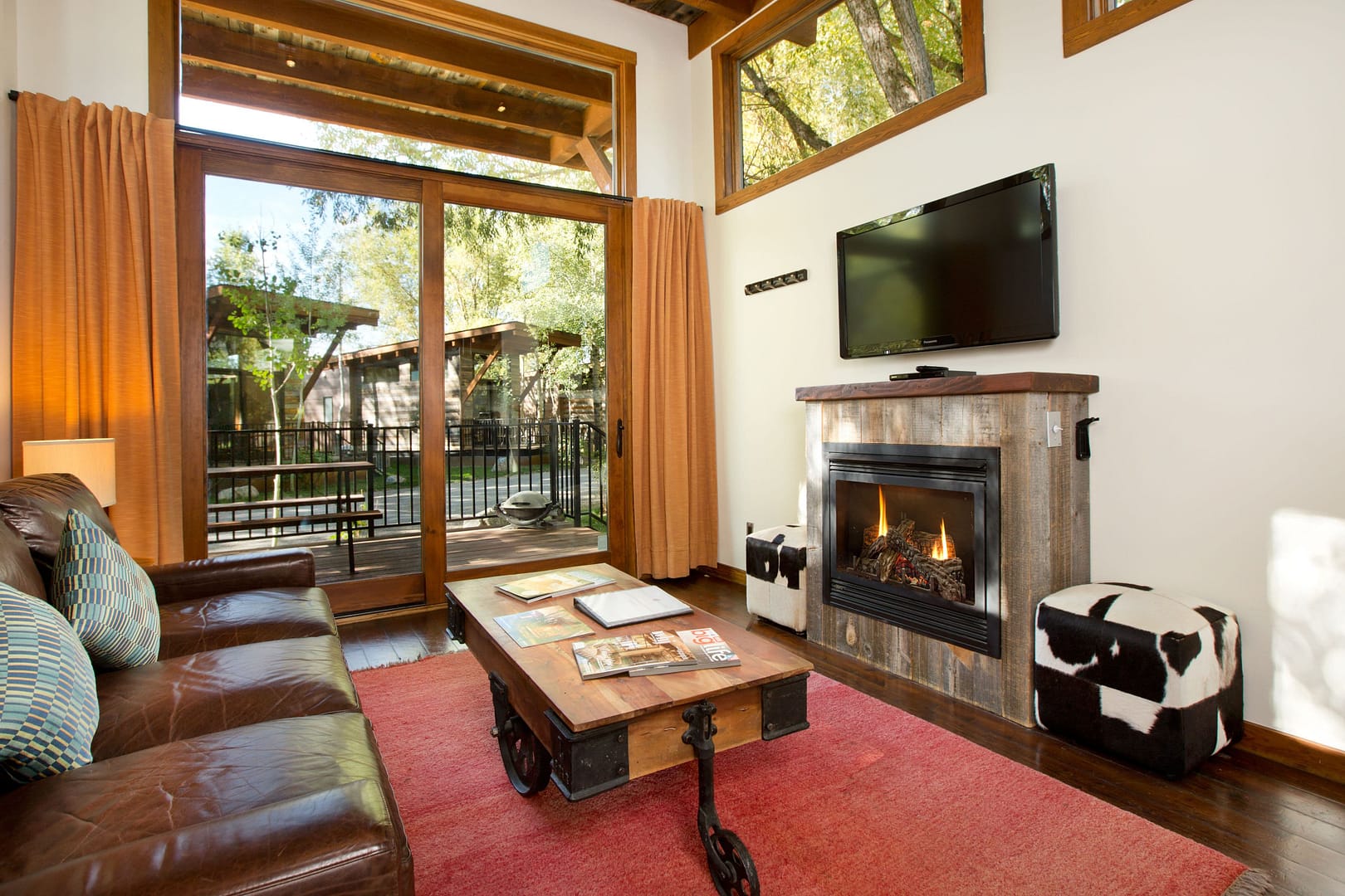 Living room view of Fireside Resort