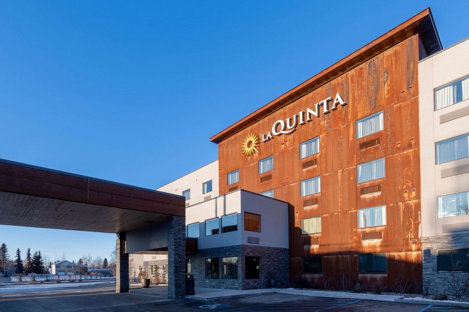 Building view of La Quinta Inn & Suites by Wyndham Anchorage Airport