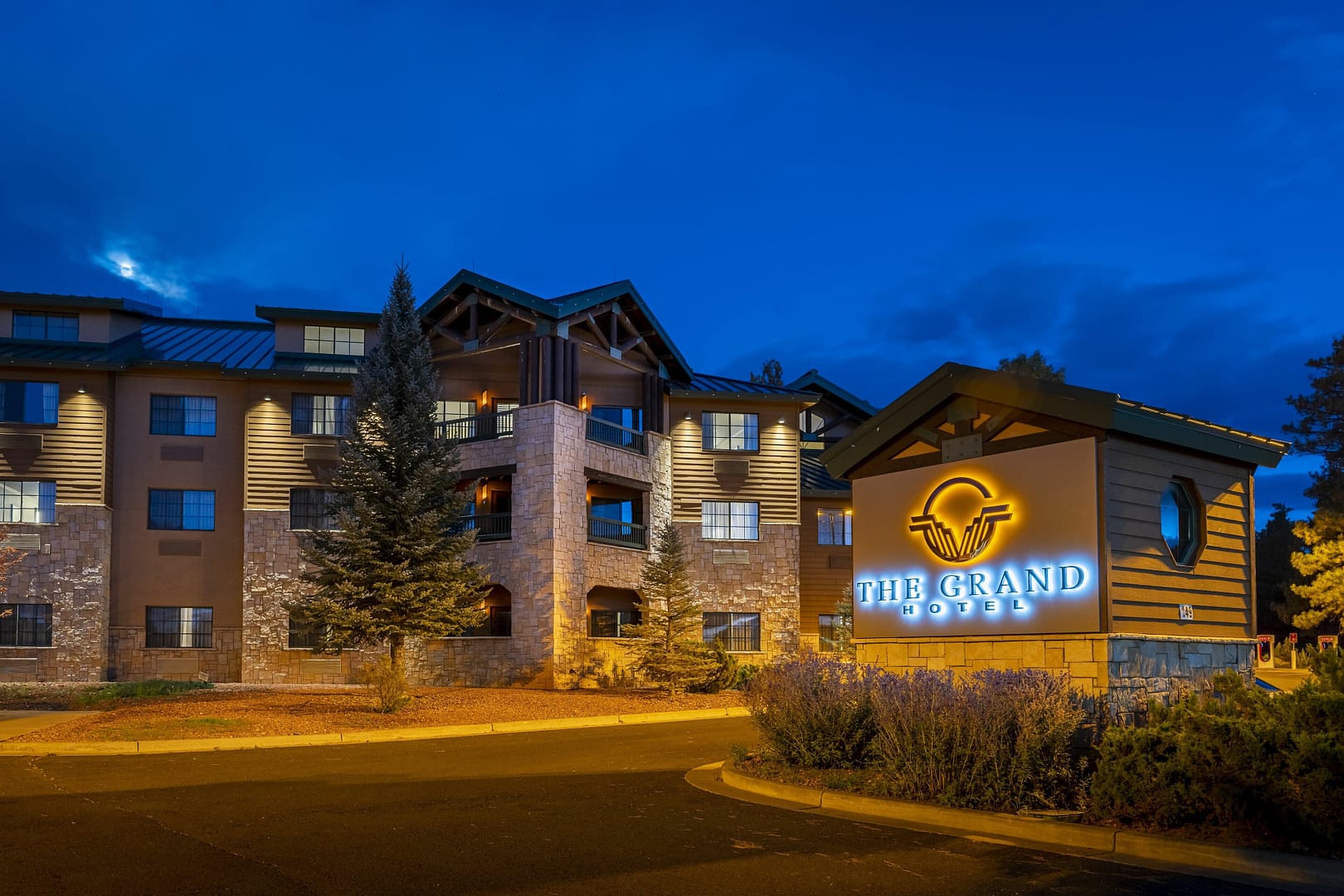 Building view of The Grand Hotel at the Grand Canyon