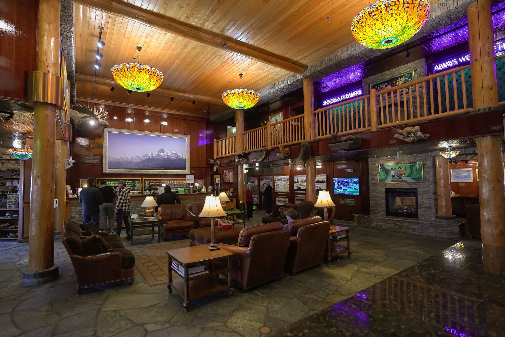 Lobby view of Pike's Waterfront Lodge