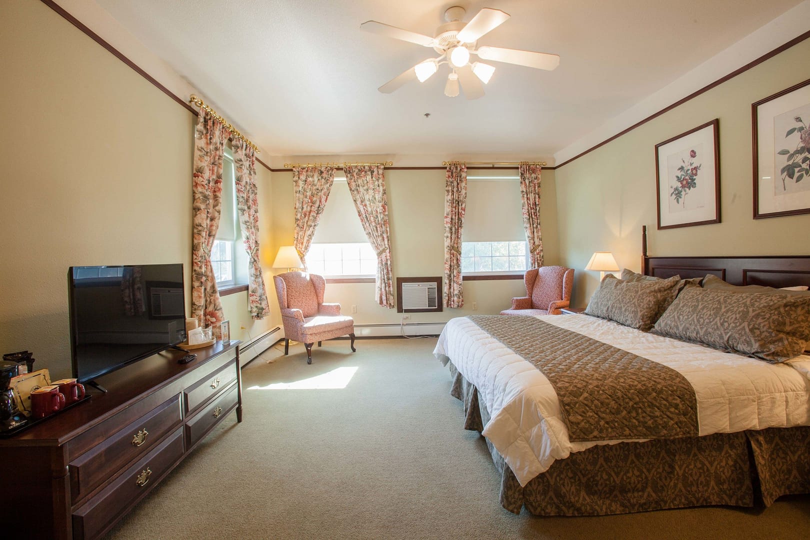 Bedroom view of River's Edge Resort