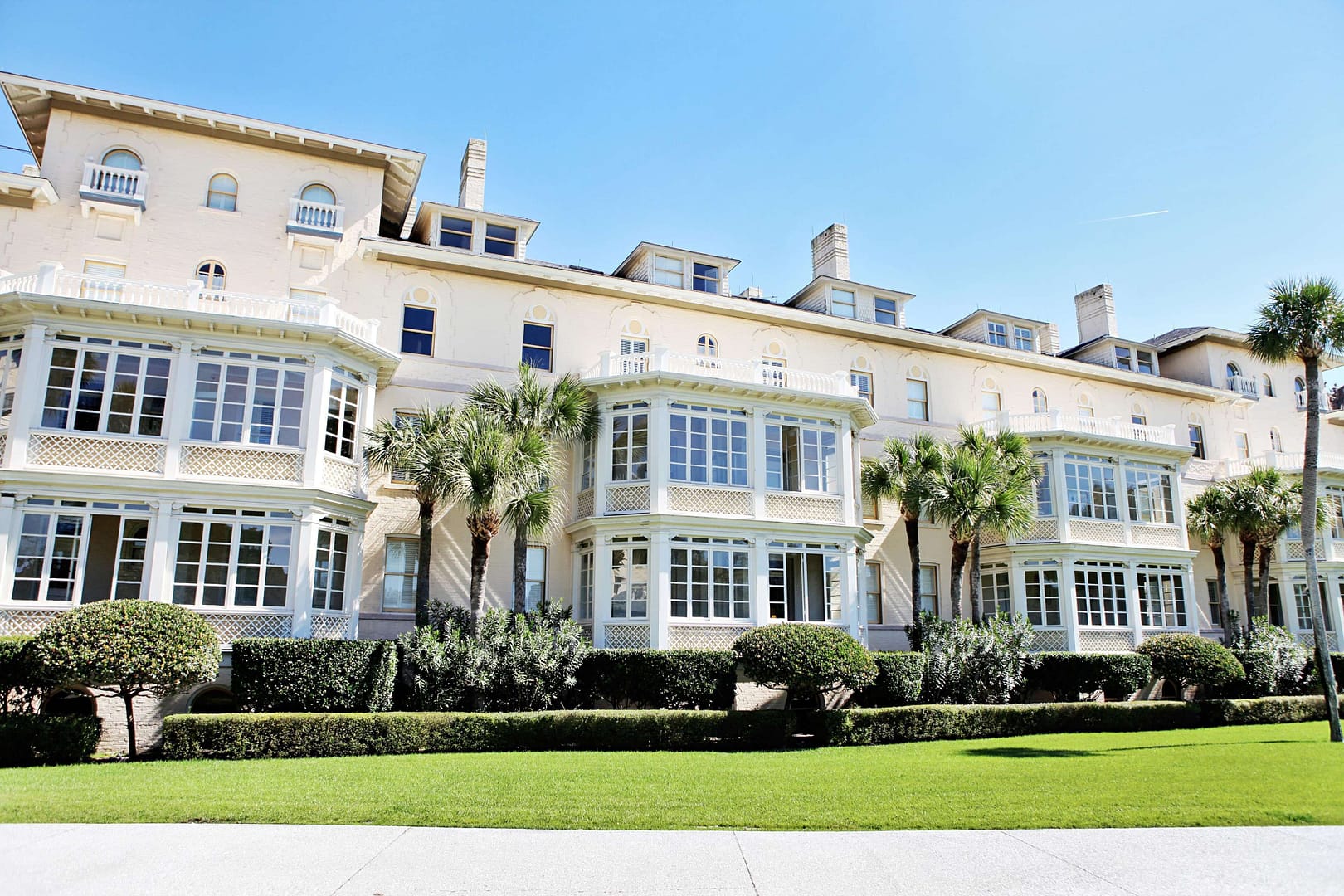 Building view of Jekyll Island Club Resort