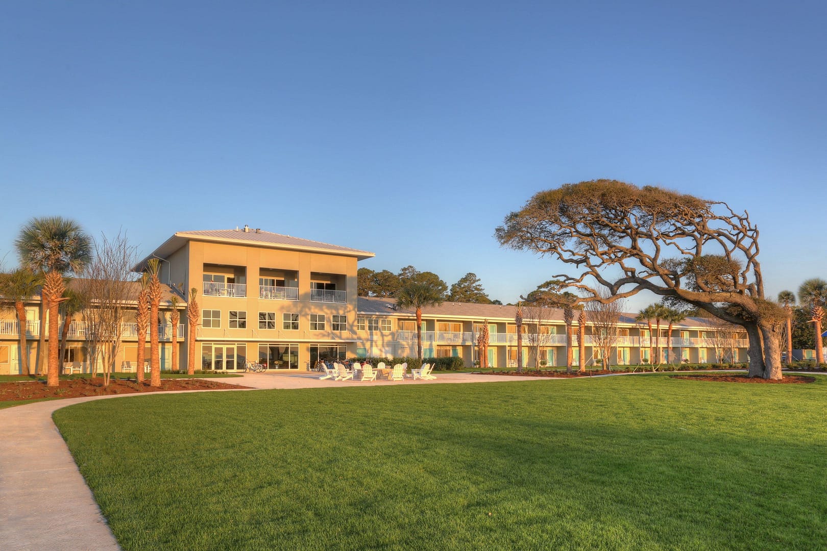 Building view of Holiday Inn Resort Jekyll Island