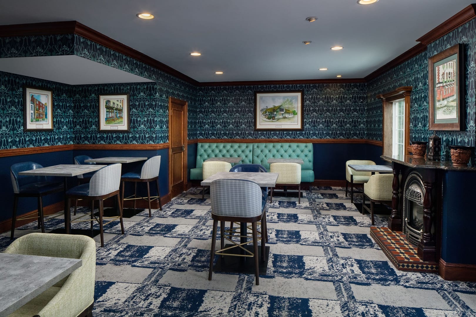 Lounge view of Irish Cottage Inn & Suites