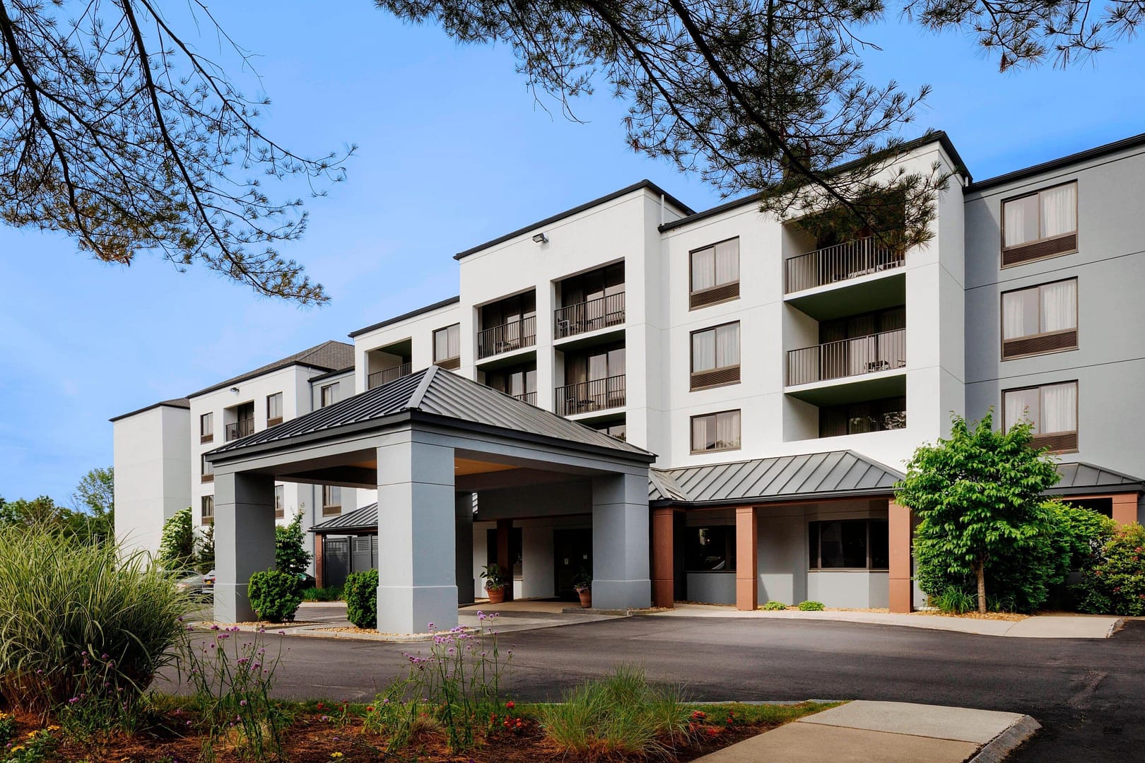 Building view of Courtyard by Marriott Portsmouth