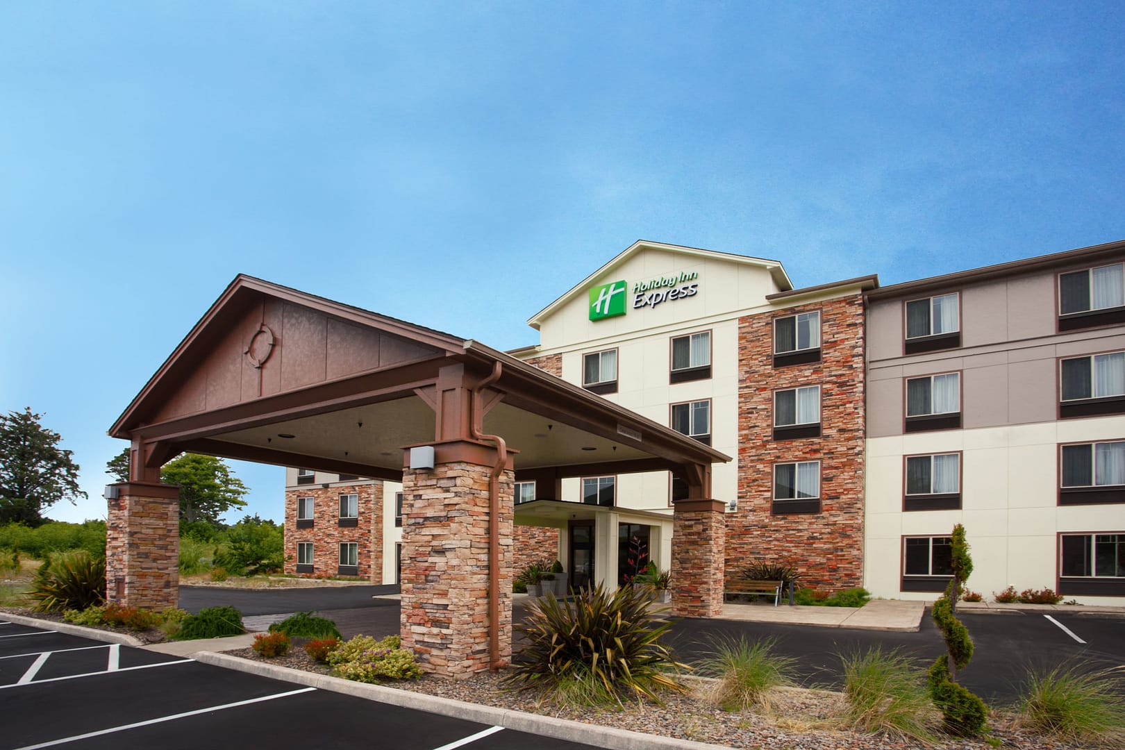 Building view of Holiday Inn Express & Suites Newport, an IHG Hotel