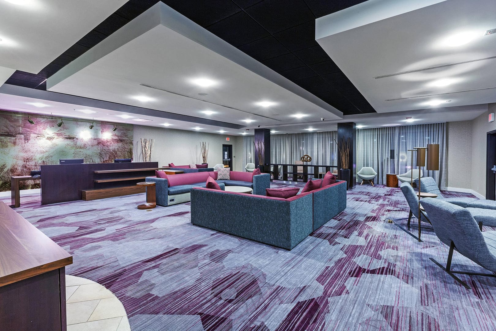 Lounge view of Courtyard by Marriott Tulsa Woodland Hills