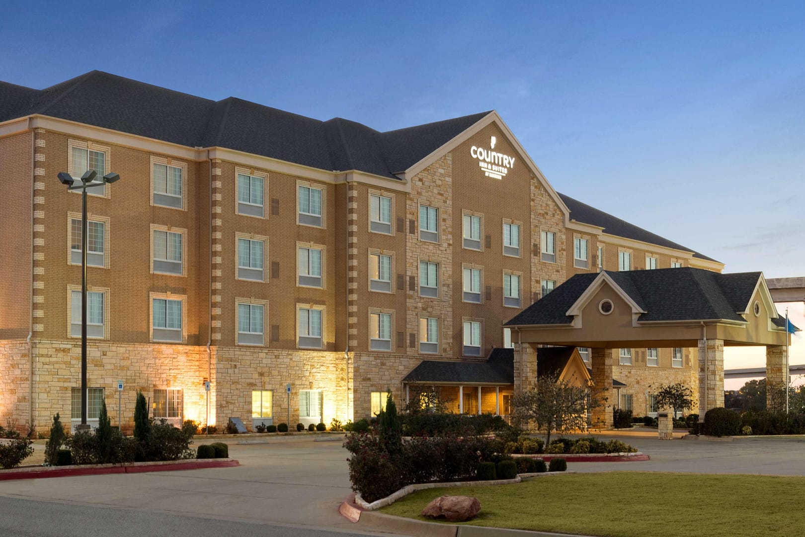 Building view of Country Inn & Suites by Radisson, Oklahoma City - Quail Springs, OK