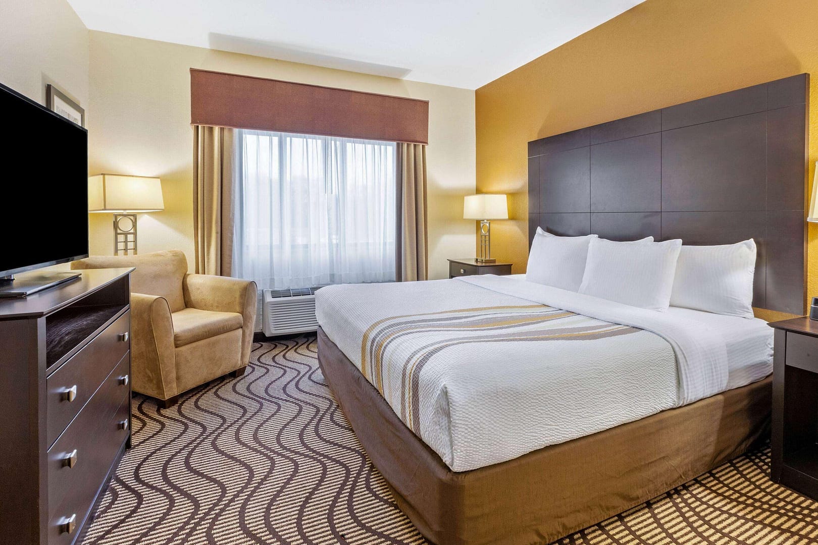 Bedroom view of La Quinta Inn & Suites by Wyndham South Bend