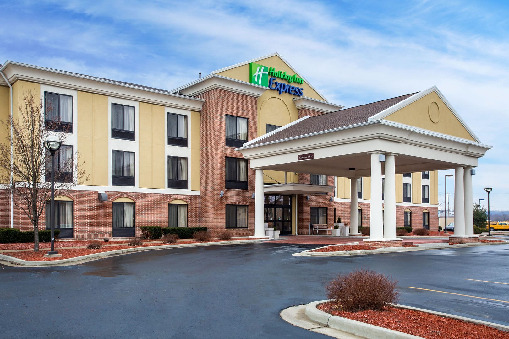 Building view of Holiday Inn Express & Suites Martinsville-Bloomington Area, an IHG Hotel